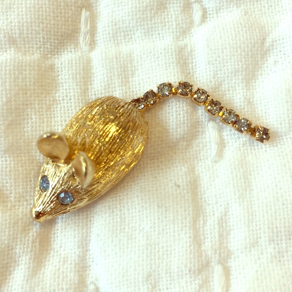 EUC VTG Avon Mouse Pin